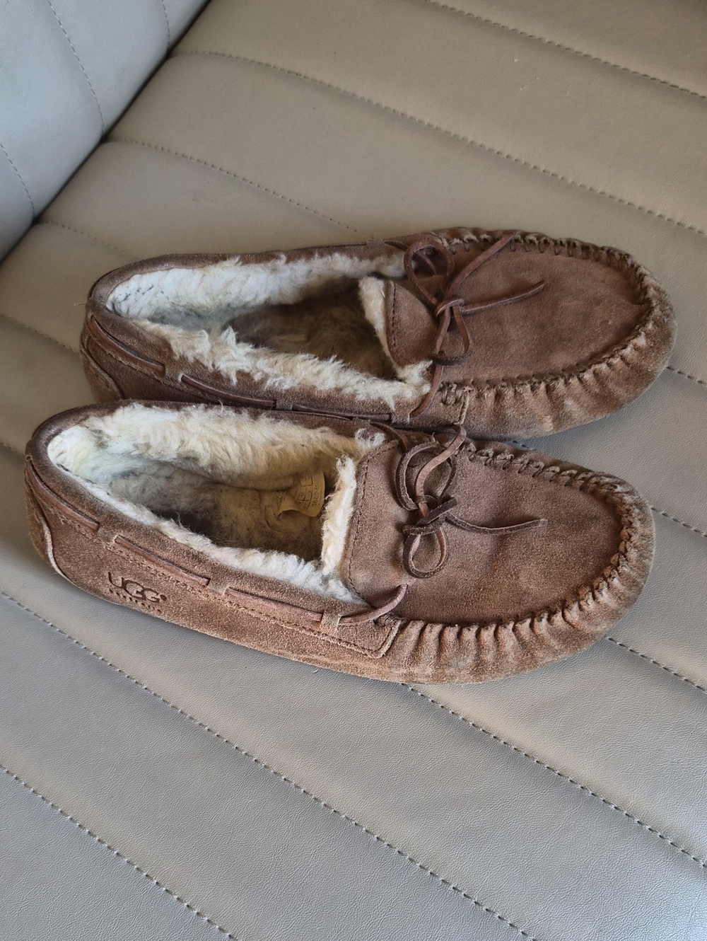 UGG Women's Dakota Suede Moccasin Slippers Chestnut Size 5